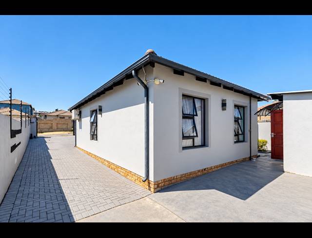 3 BEDROOM HOUSE FOR SALE IN RIVERSIDE VIEW